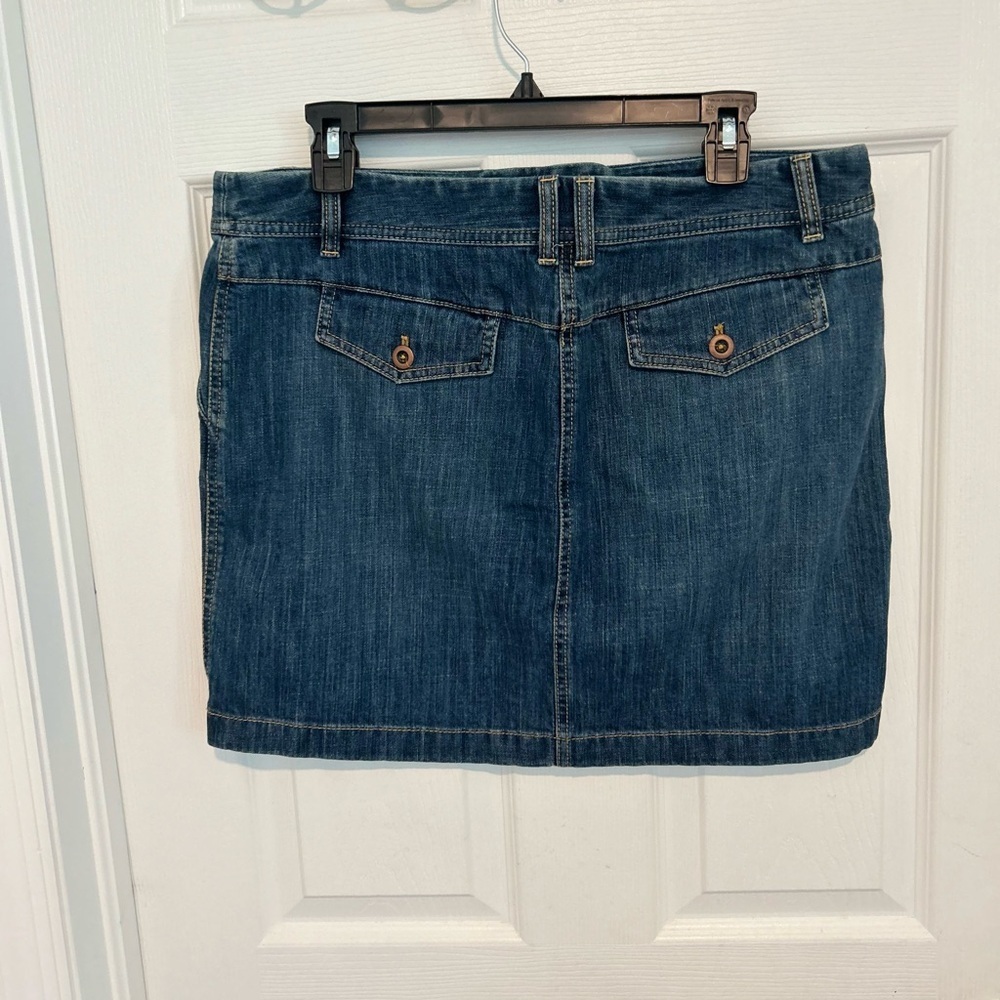 NWT Loft Classic Dark Blue Denim Mini Skirt. Size 12P - Picture 2 of 6